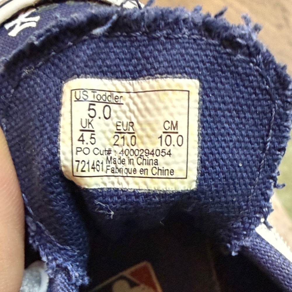 Vans Kids Navy and White Patterned Sneakers New York Yankees toddler - Picture 2 of 12